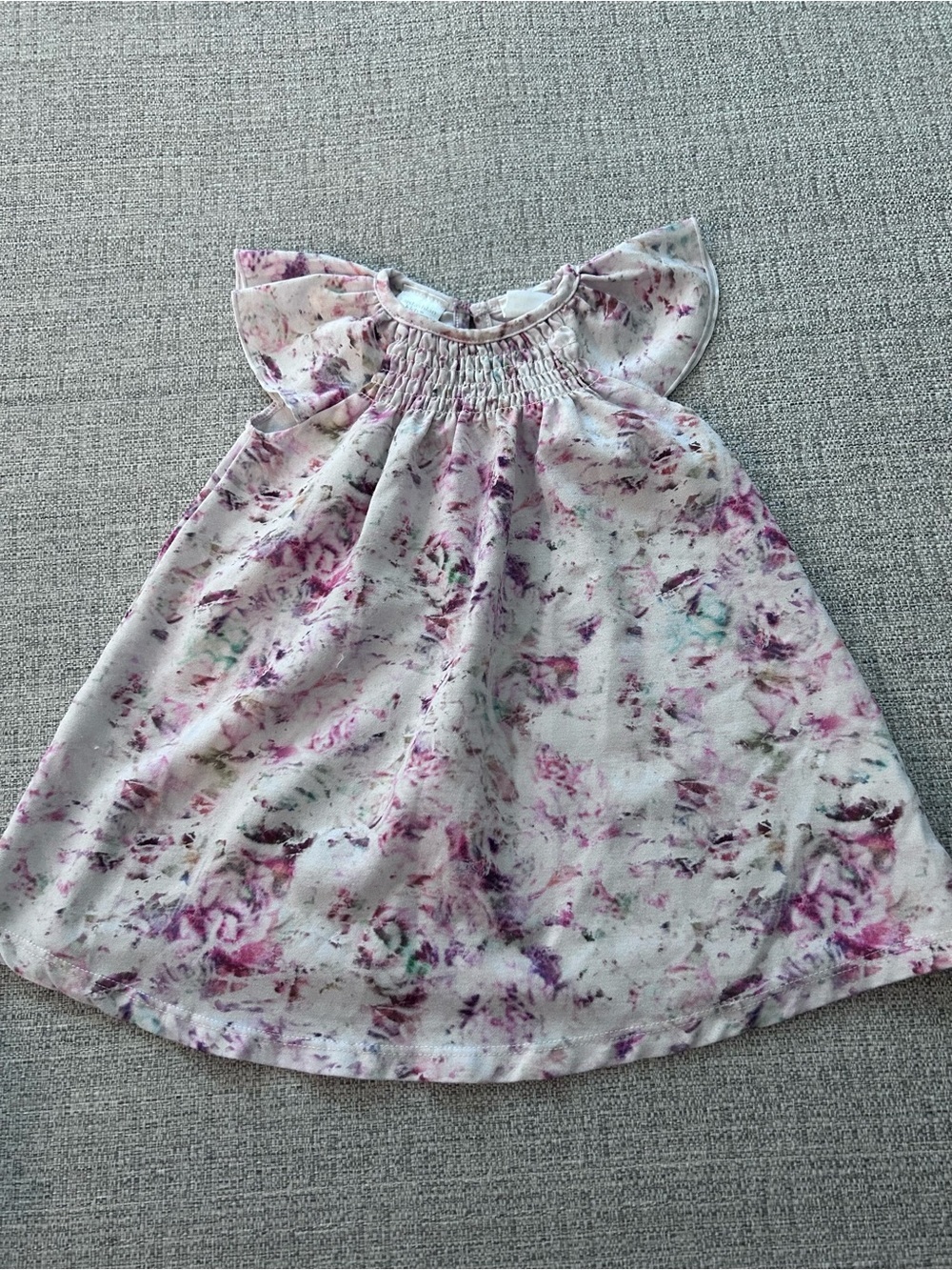 Kardashian Kids Floral Flutter-Sleeve Smocked Dress in Light Pink. Size 12M